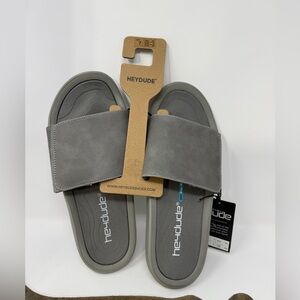 NWT Hey Dude Men's Charcoal Slide Sandals Sz 7 (PJCHUF)